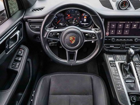 Used 2021 Porsche Macan image 17