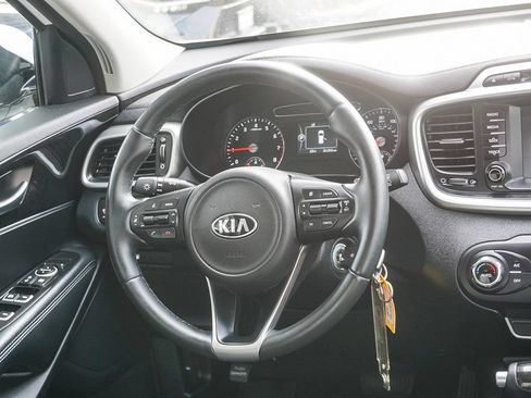 Used 2017 Kia Sorento AWD w/ LX Convenience Package image 17