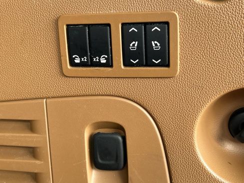 Used 2016 Cadillac Escalade ESV Platinum AWD/4WD image 35