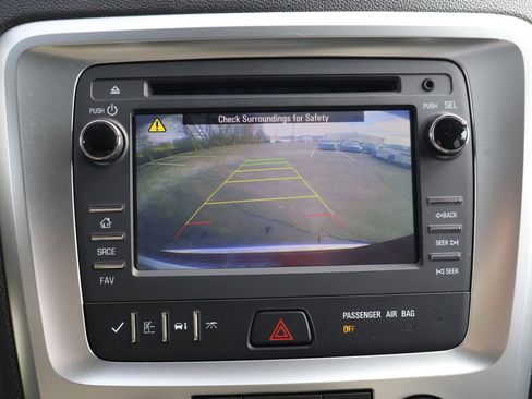 Used 2016 GMC Acadia SLE image 16