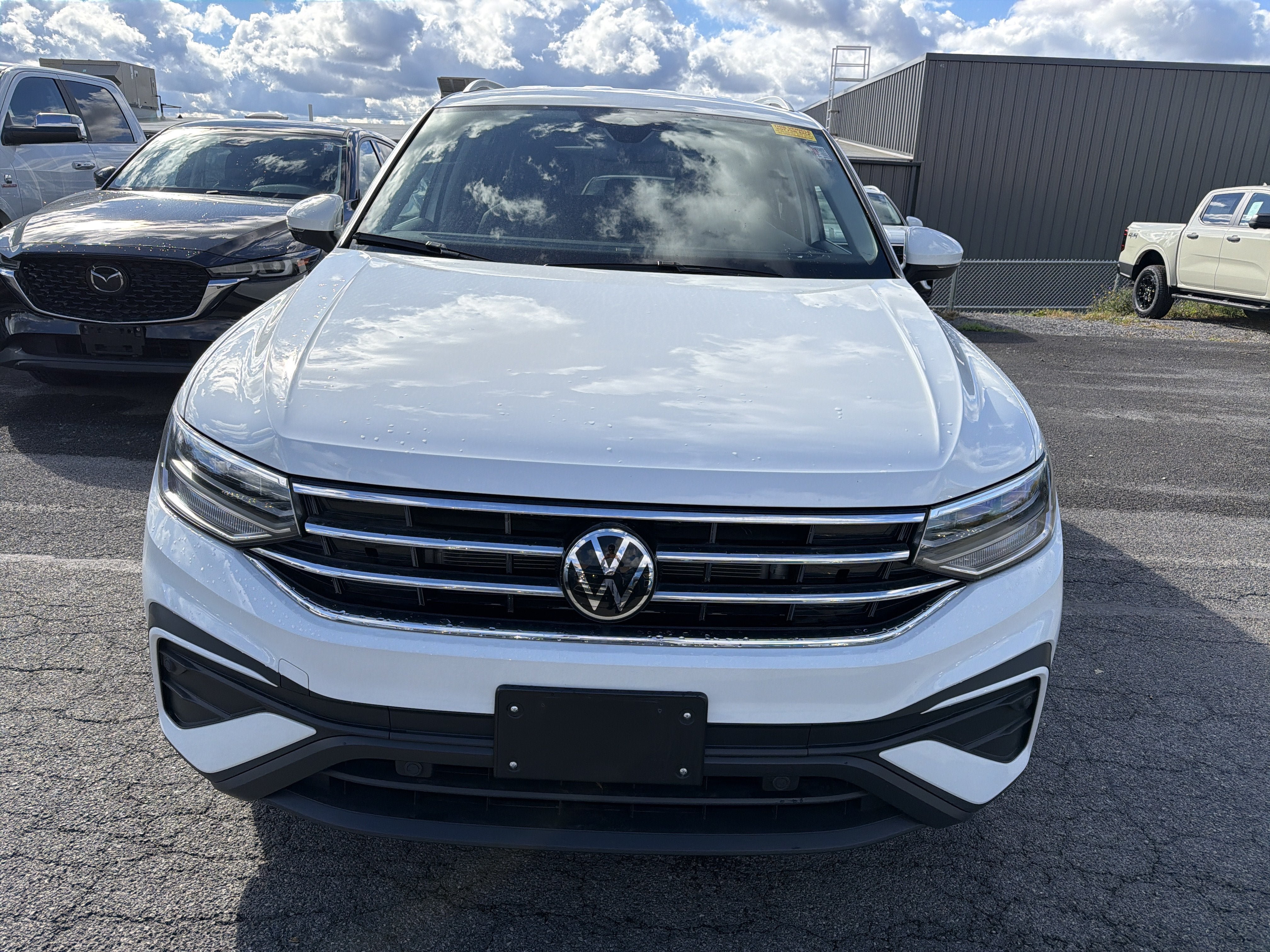 Used 2024 Volkswagen Tiguan SE AWD/4WD image 3