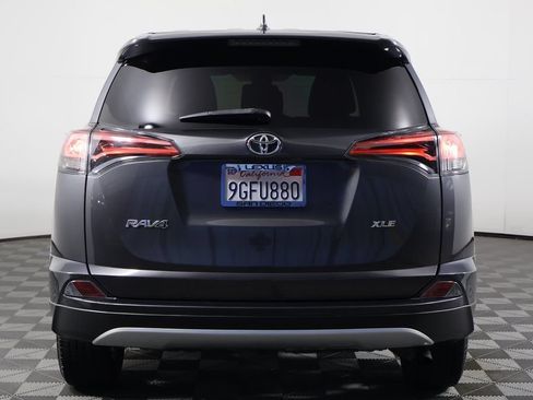 Used 2018 Toyota RAV4 XLE w/ Carpet Mat Package FWD image 5