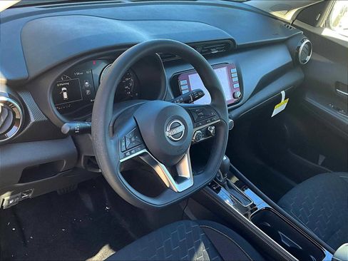New 2024 Nissan Kicks SV image 8
