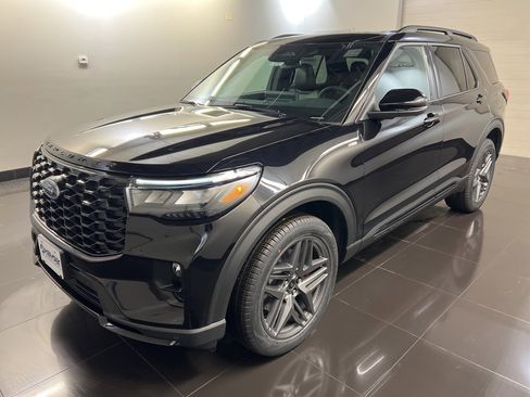 New 2026 Ford Explorer ST-Line w/ ST-Line Street Pack image 3