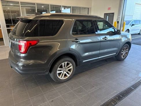 Used 2019 Ford Explorer XLT AWD/4WD image 3
