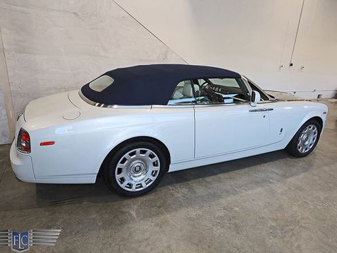 Used 2017 Rolls-Royce Phantom Drophead Coupe image 55