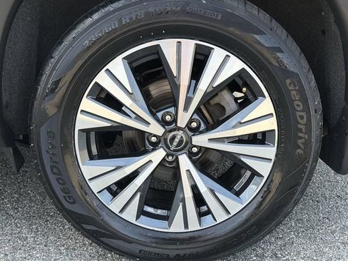 Certified 2023 Nissan Rogue SV w/ SV Premium B Package AWD/4WD image 11