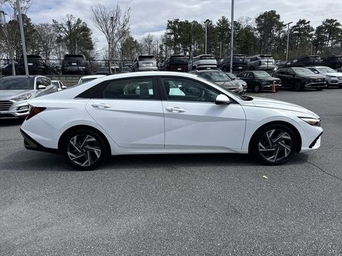 Certified 2025 Hyundai Elantra SEL image 8