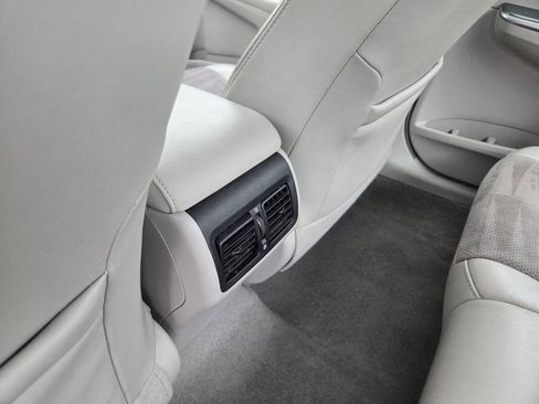 Used 2014 Toyota Camry XLE w/ Leather Package FWD image 30