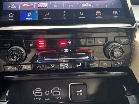 Used 2023 Jeep Grand Cherokee Limited image 25