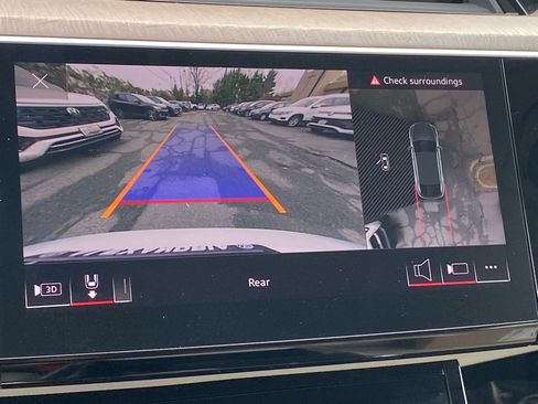 Used 2022 Audi e-tron Premium w/ Convenience Plus Package image 19