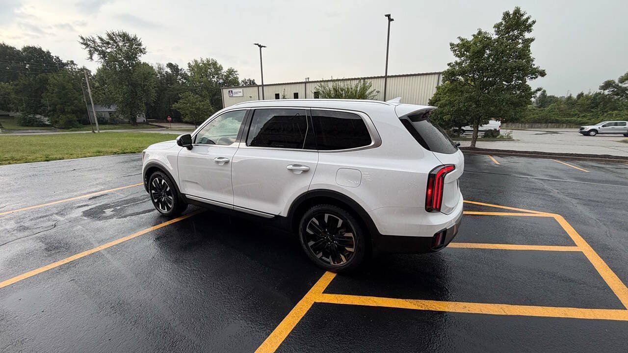 Used 2025 Kia Telluride SX w/ SX Captain's Chair Package FWD image 3