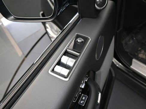 Used 2020 Land Rover Range Rover HSE image 14