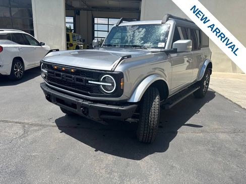 Used 2024 Ford Bronco Outer Banks AWD/4WD image 3