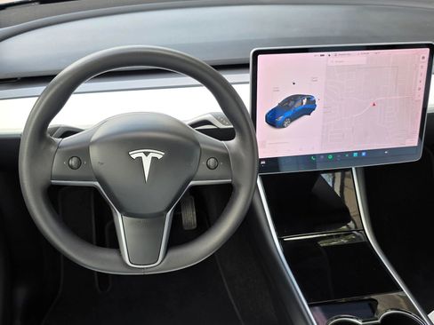 Used 2021 Tesla Model Y Long Range image 15