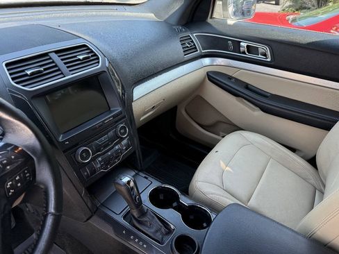 Used 2017 Ford Explorer XLT w/ Equipment Group 202A FWD image 6