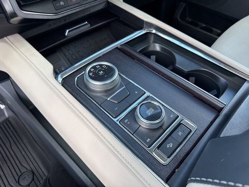 Used 2024 Ford Expedition Max Platinum image 19