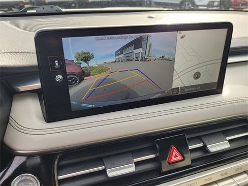 Used 2024 Genesis G70 2.5T image 13