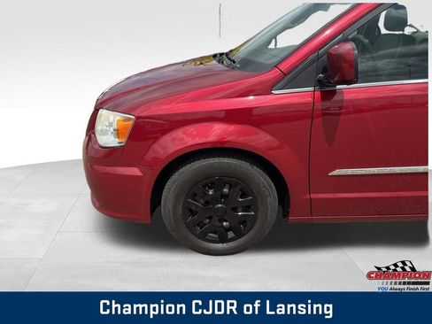 Used 2012 Chrysler Town & Country Touring w/ Entertainment Group #1 FWD image 28