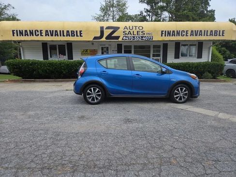 Used 2018 Toyota Prius C Two w/ Carpet Mat Package FWD image 4