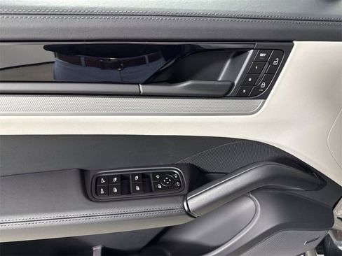 New 2026 Porsche Cayenne image 32