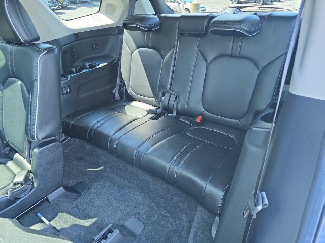 Used 2025 Honda Pilot Elite image 12