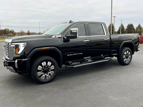 Used 2025 GMC Sierra 2500 Denali image 10