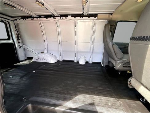 Used 2023 Chevrolet Express 2500 w/ Driver Convenience Package image 15