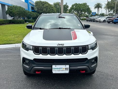 Used 2025 Jeep Compass Trailhawk w/ Trailer Tow Group AWD/4WD image 2