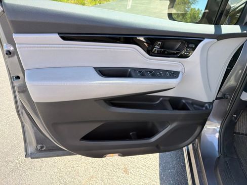 Used 2024 Honda Odyssey Elite image 11