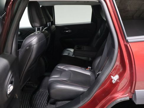 Used 2021 Jeep Cherokee Trailhawk image 18