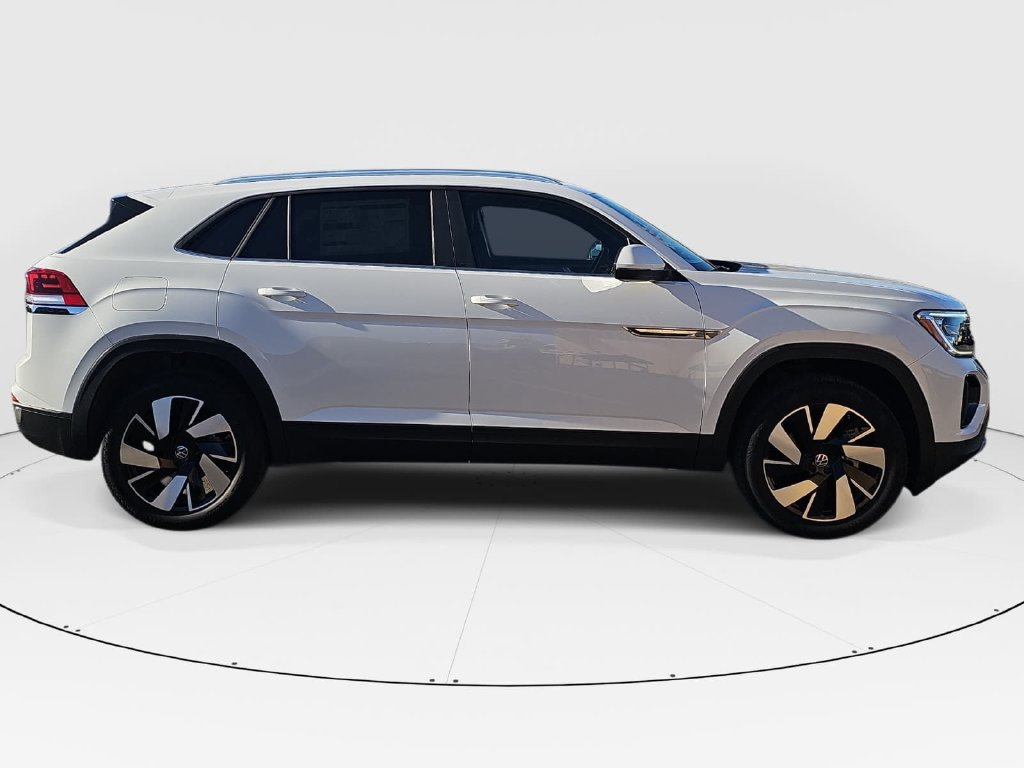 Used 2024 Volkswagen Atlas Cross Sport SE FWD image 2