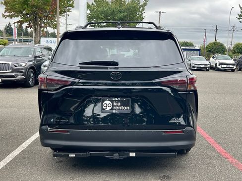 Used 2026 Toyota Sienna XLE Woodland Edition AWD/4WD image 6