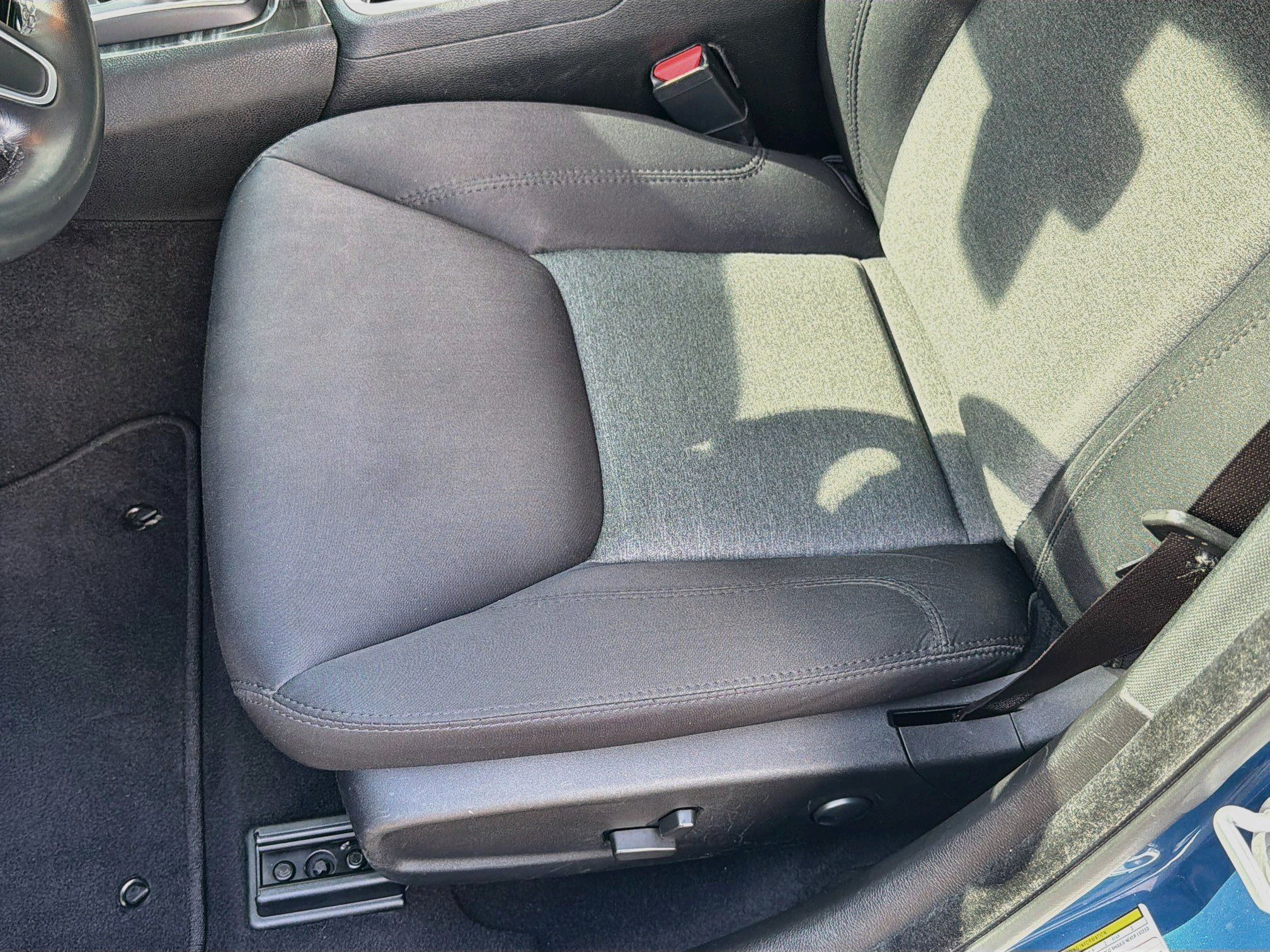 Used 2022 Chrysler 300 Touring w/ Sport Appearance Package RWD image 18