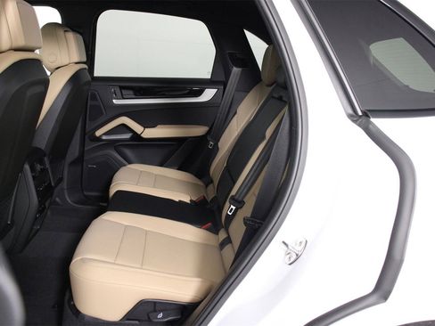 New 2026 Porsche Cayenne image 17