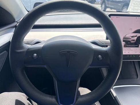 Used 2023 Tesla Model Y Long Range AWD/4WD image 18