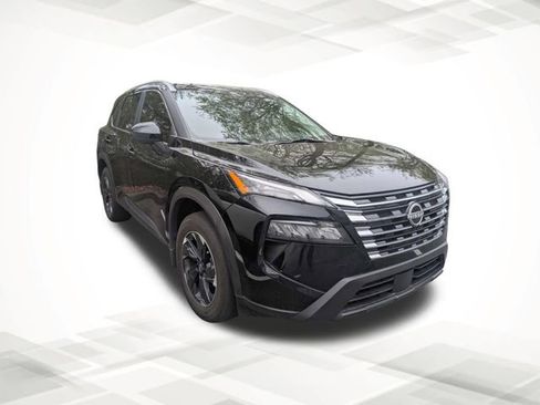 Used 2024 Nissan Rogue SV w/ SV Premium Package image 2