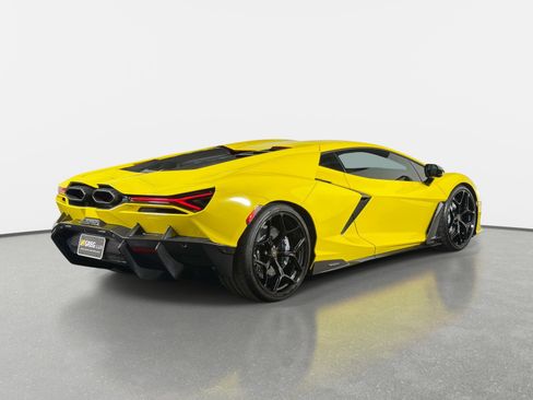 Used 2025 Lamborghini Revuelto AWD/4WD image 3