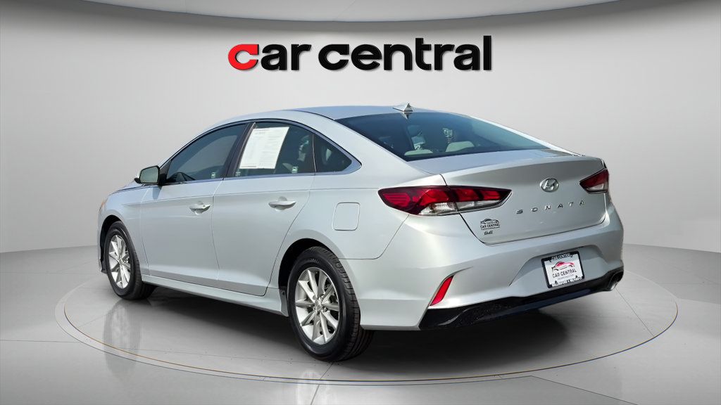 Used 2018 Hyundai Sonata SE w/ Cargo Package FWD image 3