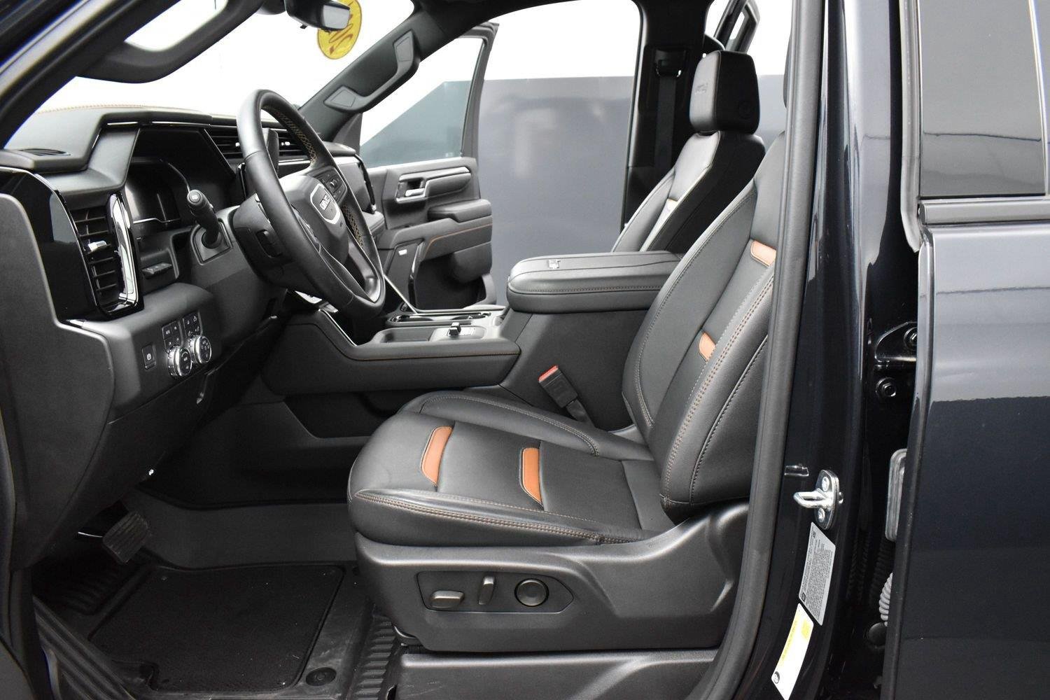 Used 2024 GMC Sierra 2500 AT4 w/ AT4 Premium Plus Package AWD/4WD image 12