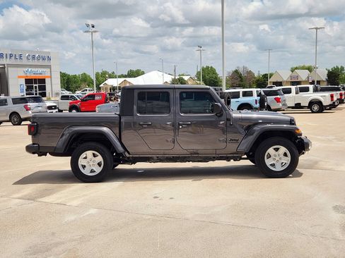 Used 2020 Jeep Gladiator Sport w/ Quick Order Package 24S AWD/4WD image 7