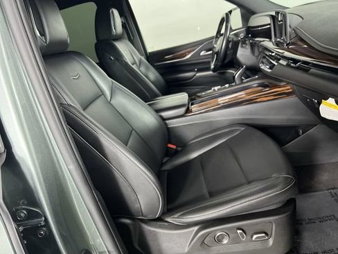 Certified 2024 Cadillac Escalade Luxury AWD/4WD image 28