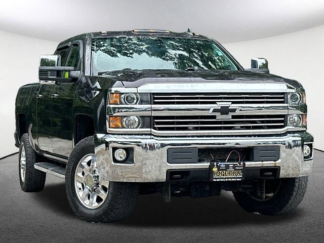 Used 2015 Chevrolet Silverado 2500 LT w/ LT Convenience Package AWD/4WD image 2