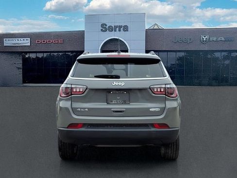 Used 2023 Jeep Compass Latitude image 5