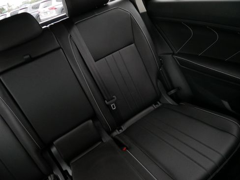 Used 2024 Volkswagen Tiguan SE w/ MDO Package, Two-Row AWD/4WD image 14