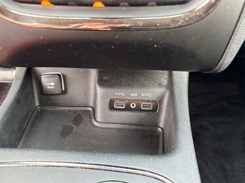 Used 2018 Dodge Durango GT image 31