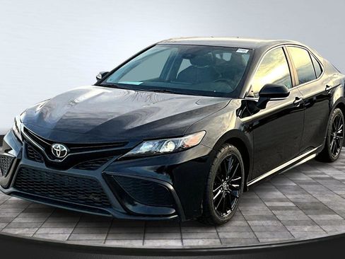 Used 2024 Toyota Camry SE image 2