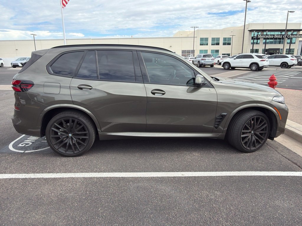Used 2024 BMW X5 sDrive40i w/ M Sport Package RWD image 3