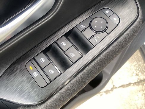 Used 2025 Nissan Kicks SV image 15