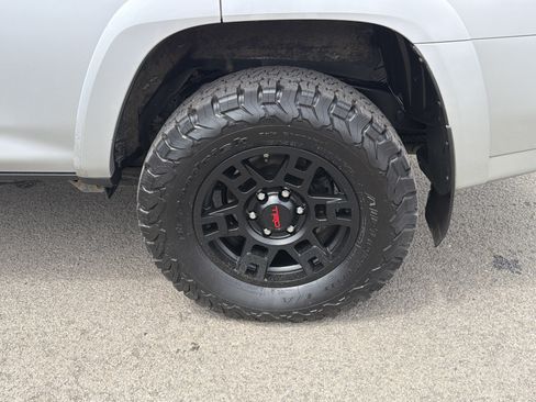 Used 2016 Toyota 4Runner SR5 AWD/4WD image 28